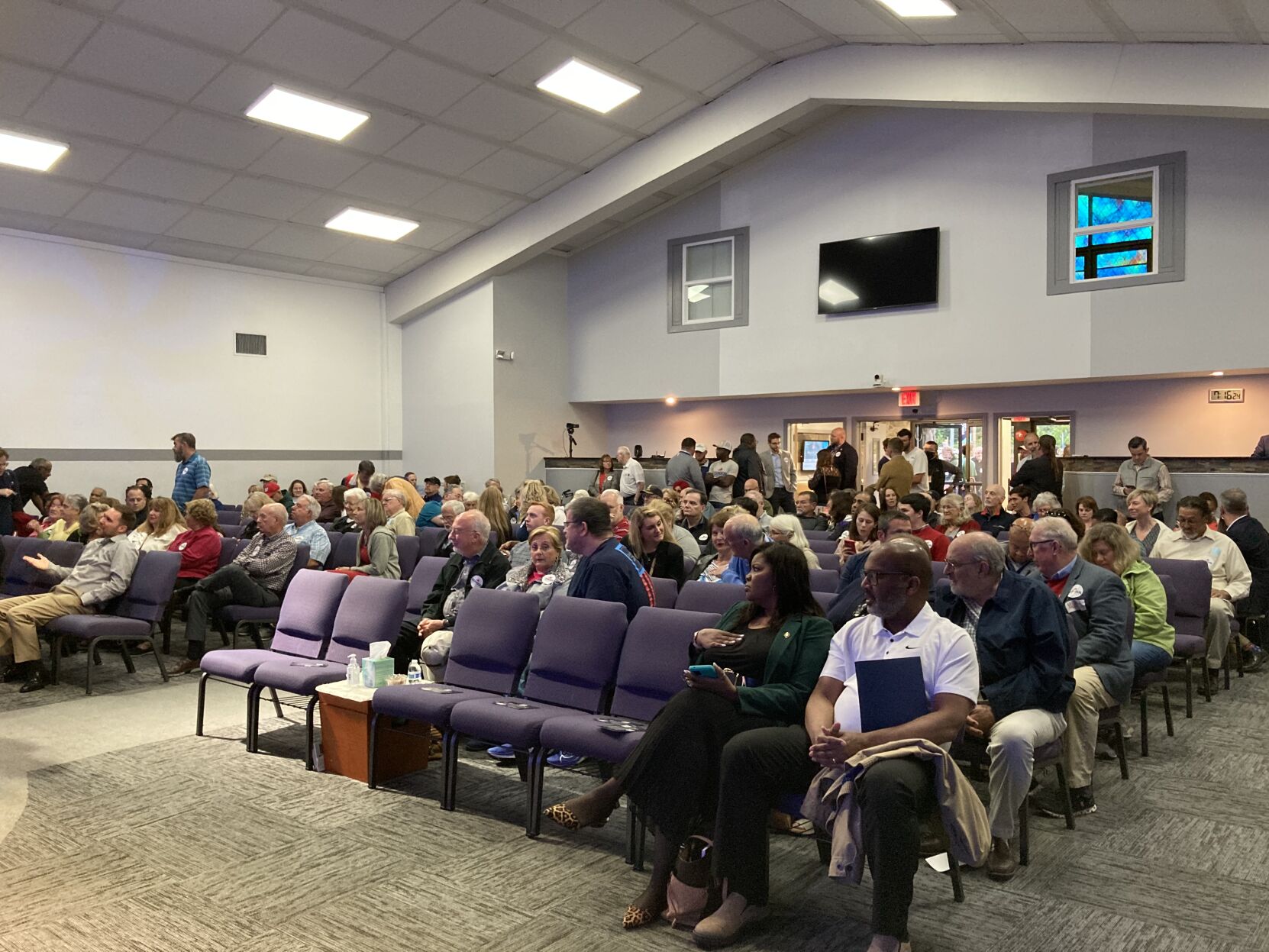 tempImagevQHe8k.jpg crowd at GOP rally Youngkin, Sears, Miyares Dumfries